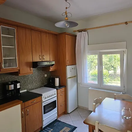 Hillside View * Káto Loutrákion