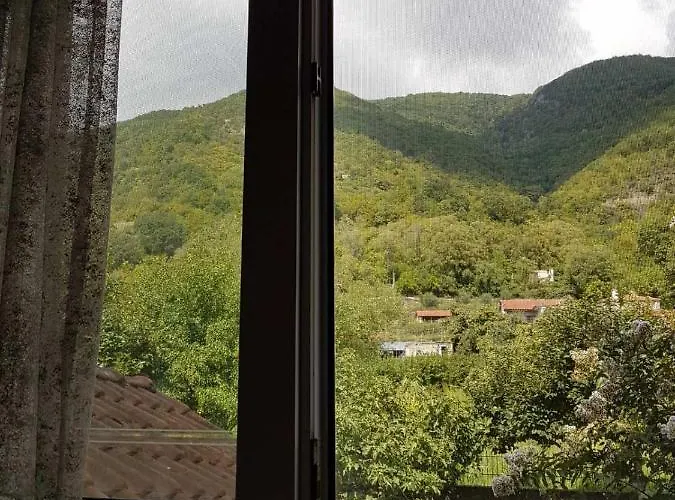 Hillside View * Káto Loutrákion