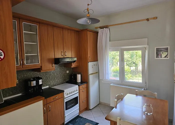 Hillside View * Káto Loutrákion